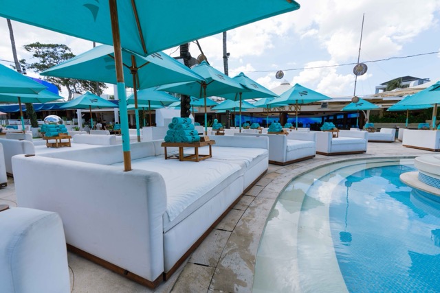 VIP Poolside Super Bed