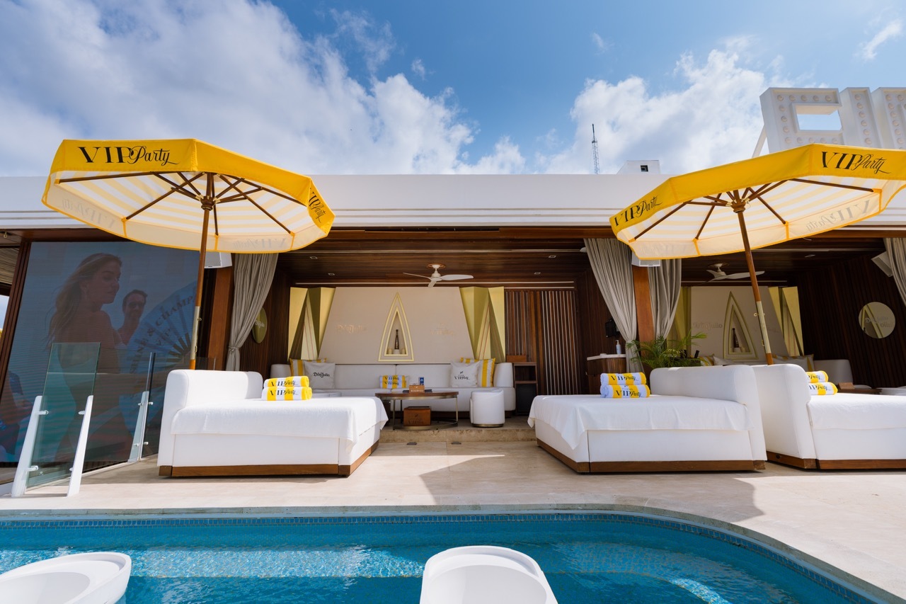 VVIP Rooftop Super Cabana